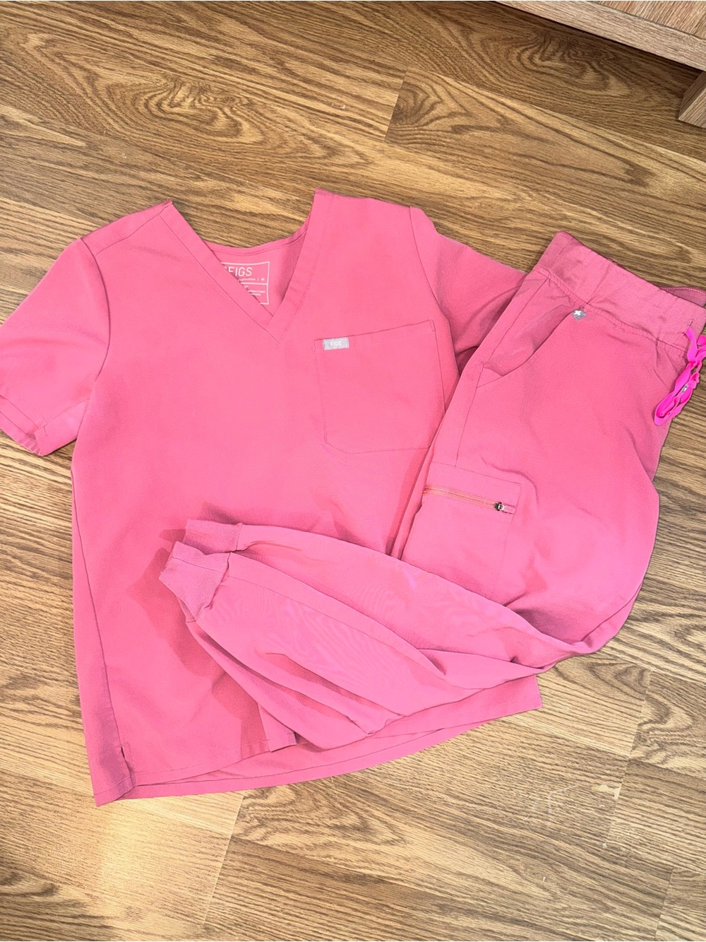 FIGS Quartz Catarina Top & Zamora Jogger Scrub Set M/MP